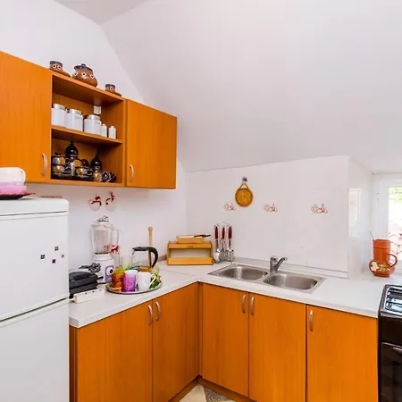 Ivona Apartment *