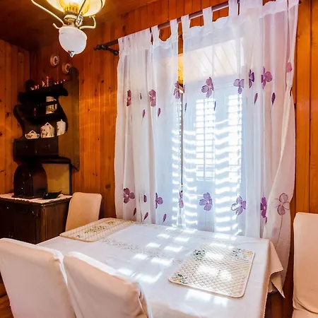 Ivona Apartment *